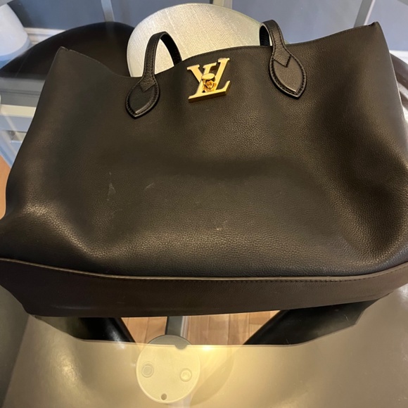 Louis Vuitton - Picture 3 of 3
